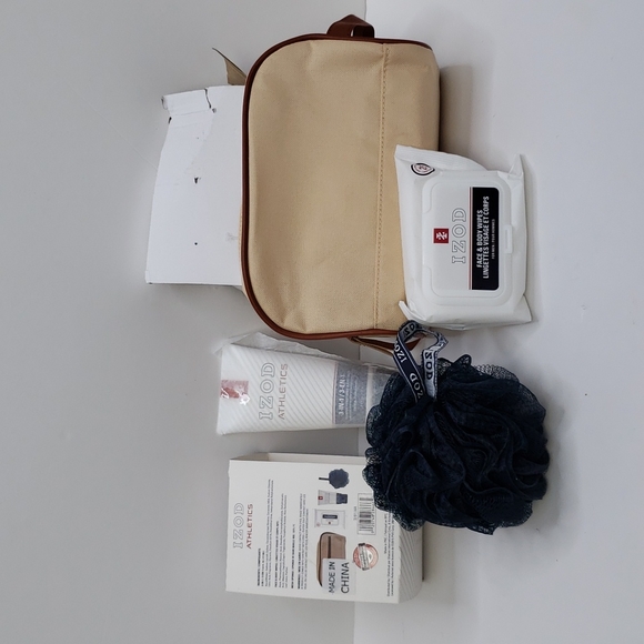 IZOD TRAVE TOILETRY BAG, INCLUDES BODY WASH, WET NAPKINS, BODY SCRUB - Picture 5 of 9